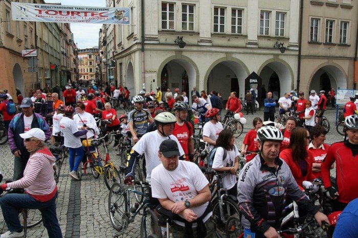 biaoczerwona-parada-na-rowerach-w-swietnych-humorach-foto-46292