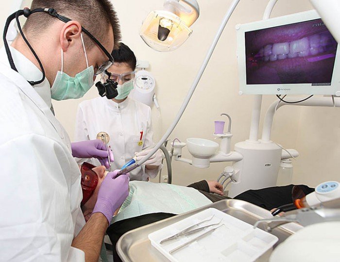 na-czym-polega-zabieg-poszerzonego-lakowania-bruzd-materiaem-kompozytowym-46301