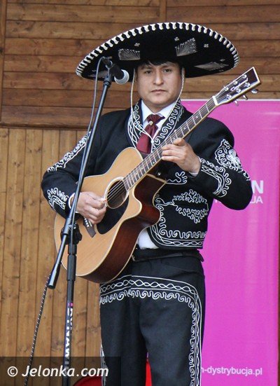 w-meksykanskich-rytmach-bawili-sie-w-cieplicach-foto-46304