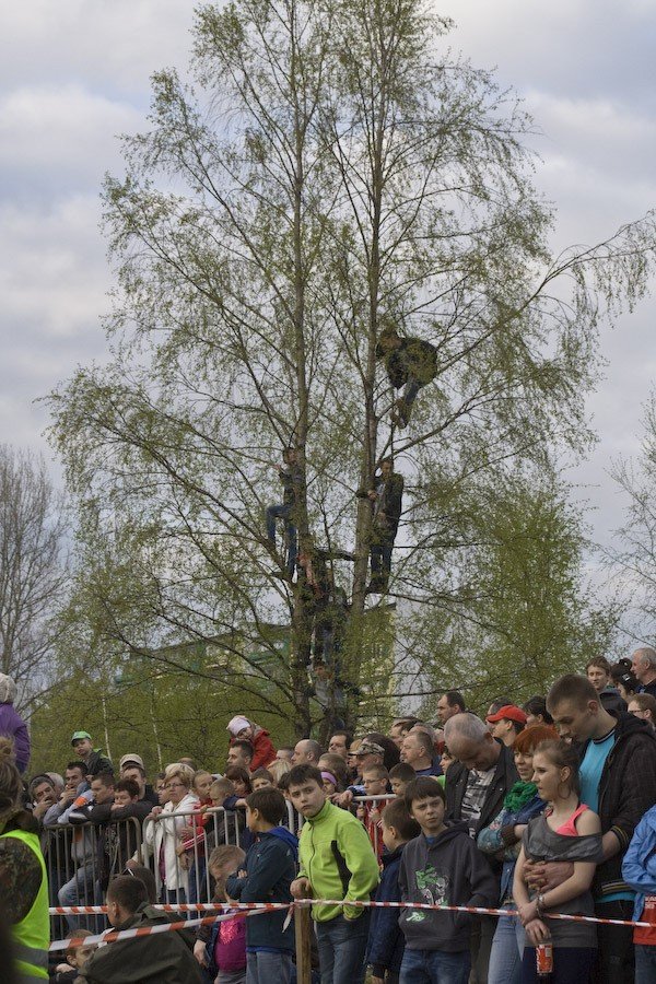 bitwa-czogow-przyciagnea-tumy-foto-46305