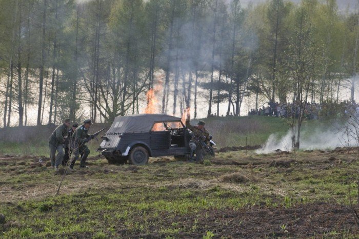 bitwa-czogow-przyciagnea-tumy-foto-46305