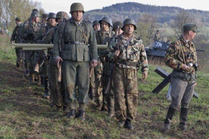 bitwa-czogow-przyciagnea-tumy-foto-46305
