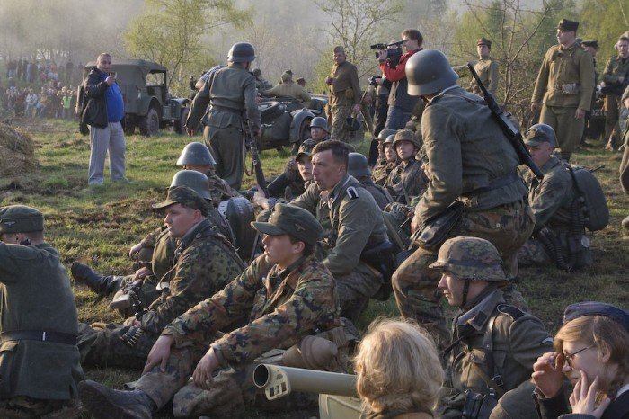 bitwa-czogow-przyciagnea-tumy-foto-46305