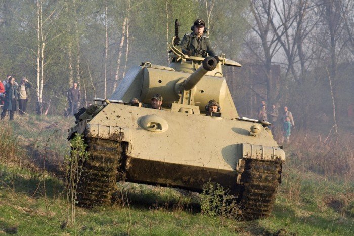 bitwa-czogow-przyciagnea-tumy-foto-46305