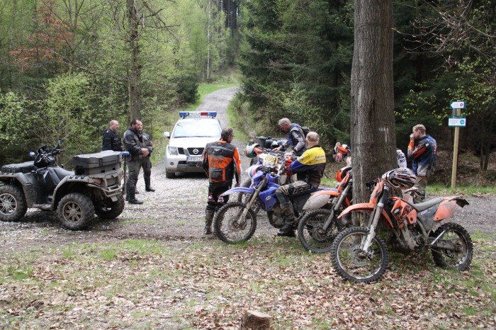 wspolne-dziaania-suzb-przeciwko-nielegalnym-rajdom-i-crossom-foto-46326