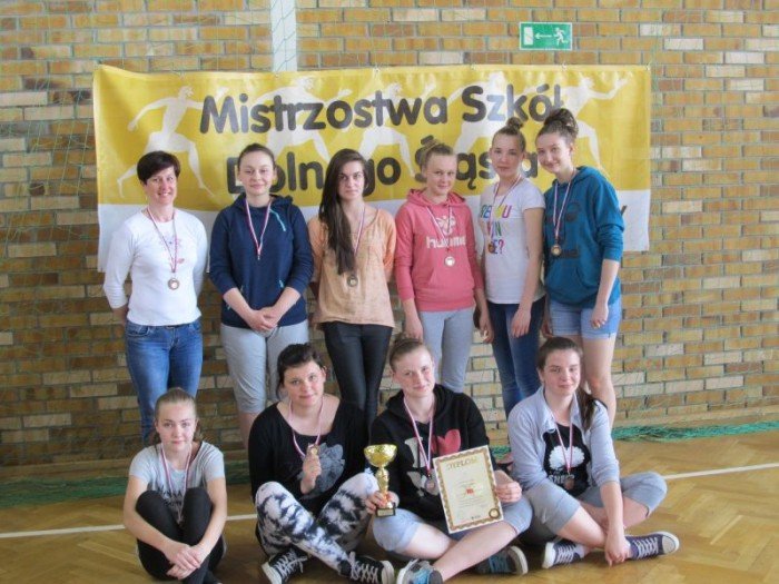 szczypiornistki-gimnazjum-nr-4-trzecim-zespoem-na-dolnym-slasku-46339