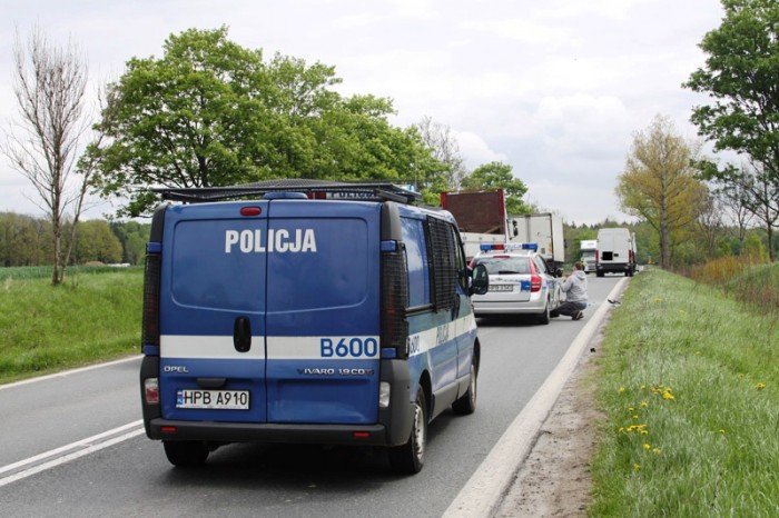 zderzenie-ciezarowki-i-dwoch-aut-dostawczych-foto-46459