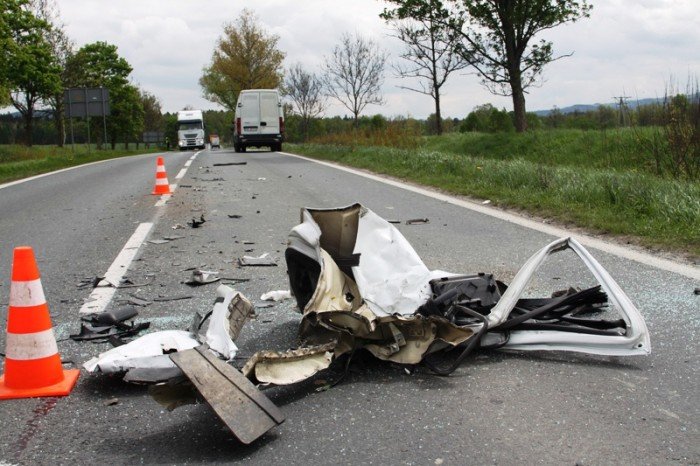 zderzenie-ciezarowki-i-dwoch-aut-dostawczych-foto-46459