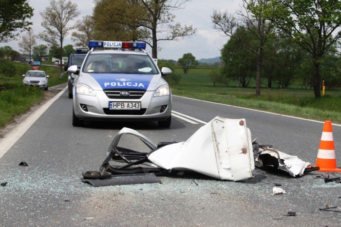 zderzenie-ciezarowki-i-dwoch-aut-dostawczych-foto-46459