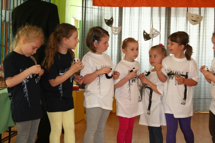 jeleniogorskie-maluchy-na-przegladzie-teatrow-przedszkolnych-pieknie-graja-foto-46472
