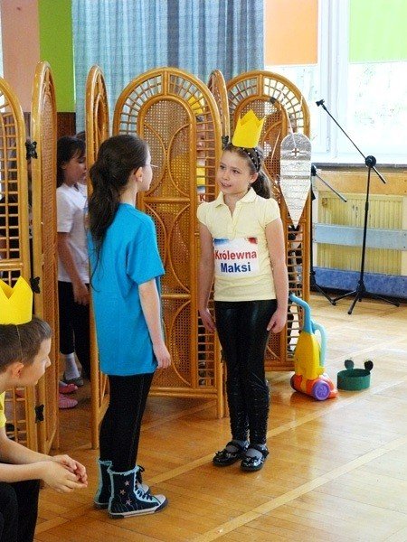 jeleniogorskie-maluchy-na-przegladzie-teatrow-przedszkolnych-pieknie-graja-foto-46472
