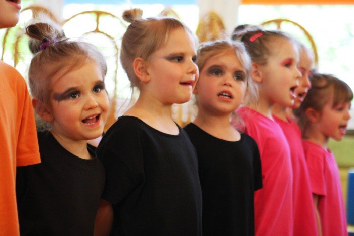 jeleniogorskie-maluchy-na-przegladzie-teatrow-przedszkolnych-pieknie-graja-foto-46472