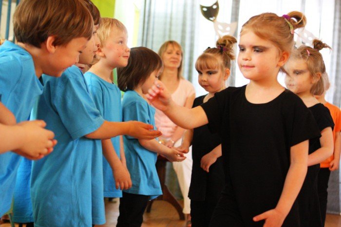 jeleniogorskie-maluchy-na-przegladzie-teatrow-przedszkolnych-pieknie-graja-foto-46472