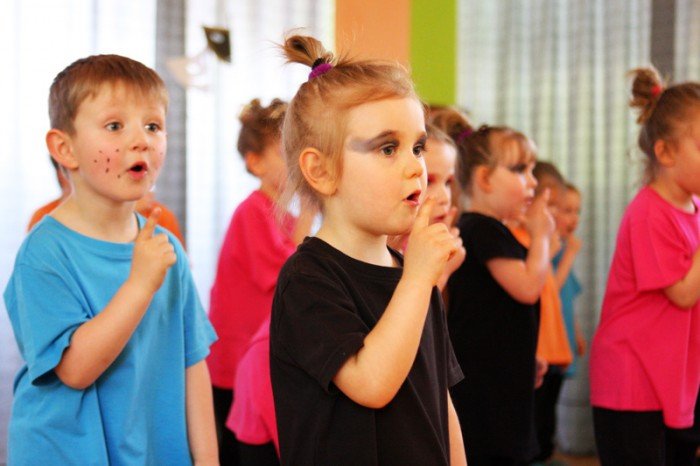jeleniogorskie-maluchy-na-przegladzie-teatrow-przedszkolnych-pieknie-graja-foto-46472