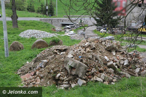 odpady-przy-studni-z-woda-pitna-w-pasieczniku-foto-46484