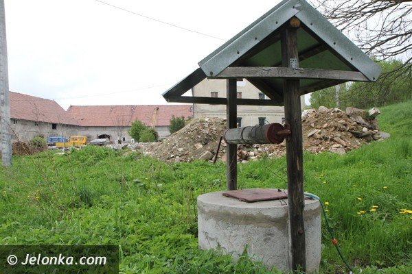 odpady-przy-studni-z-woda-pitna-w-pasieczniku-foto-46484