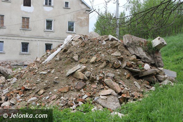 odpady-przy-studni-z-woda-pitna-w-pasieczniku-foto-46484