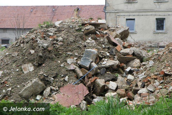 odpady-przy-studni-z-woda-pitna-w-pasieczniku-foto-46484