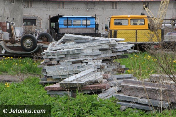 odpady-przy-studni-z-woda-pitna-w-pasieczniku-foto-46484