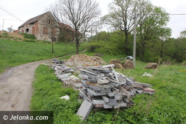 odpady-przy-studni-z-woda-pitna-w-pasieczniku-foto-46484