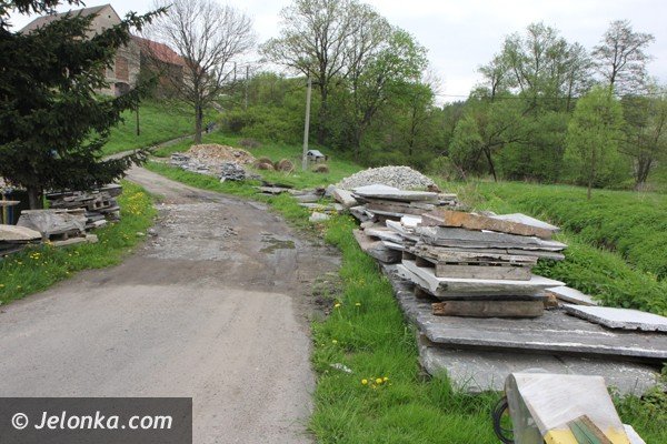 odpady-przy-studni-z-woda-pitna-w-pasieczniku-foto-46484