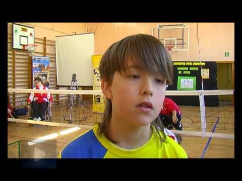 sport-integruje-w-sp-8-promowali-siatkowke-na-siedzaco-46495