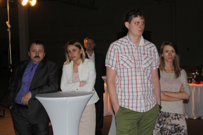 kamien-wegielny-pod-galerie-sudecka-wmurowany-foto-46503