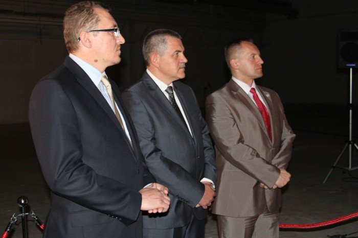kamien-wegielny-pod-galerie-sudecka-wmurowany-foto-46503