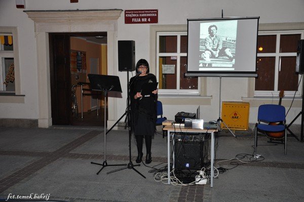 cieplicka-biblioteka-wysza-z-poezja-do-mieszkancow-i-gosci-foto-46508