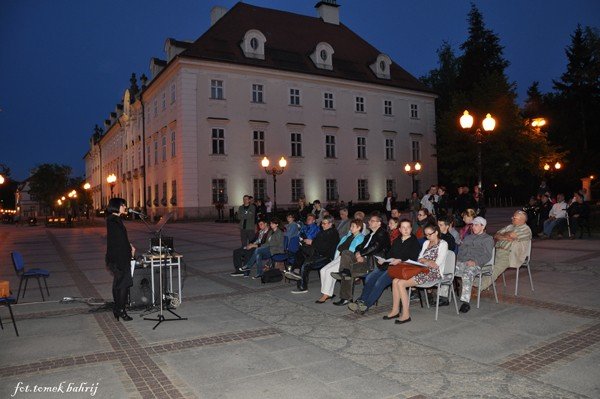 cieplicka-biblioteka-wysza-z-poezja-do-mieszkancow-i-gosci-foto-46508