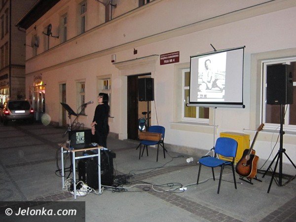 cieplicka-biblioteka-wysza-z-poezja-do-mieszkancow-i-gosci-foto-46508