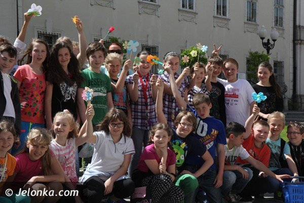 w-dzien-dobrego-uczynku-kwiaty-dla-ciepliczan-i-gosci-foto-46530