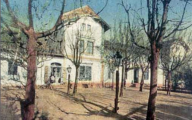 Restauracja przy browarze w Cieplicach, przekształcona później w szkołę przyzakładową Fampy.