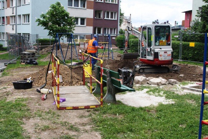 ciepa-woda-popynie-z-sieci-potora-tysiaca-junkersow-do-lamusa-foto-46620