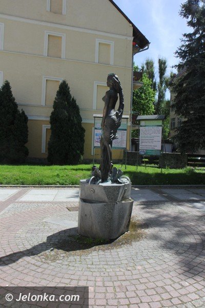 nimfa-skapi-wody-mineralnej-przez-wandali-foto-46637