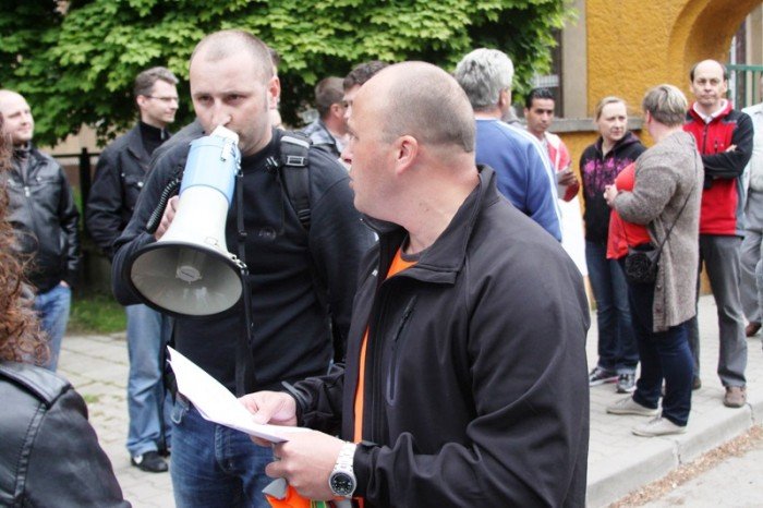 zablokowali-droge-w-walce-o-remont-swoich-ulic-foto-46657