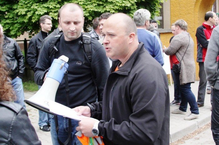zablokowali-droge-w-walce-o-remont-swoich-ulic-foto-46657