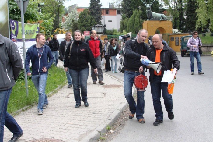 zablokowali-droge-w-walce-o-remont-swoich-ulic-foto-46657