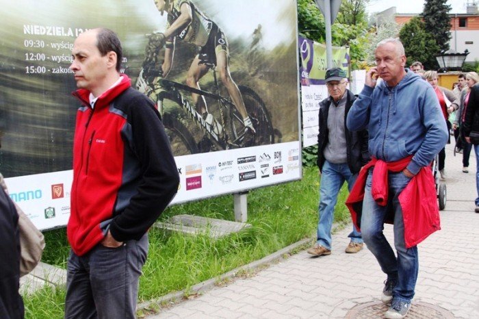 zablokowali-droge-w-walce-o-remont-swoich-ulic-foto-46657