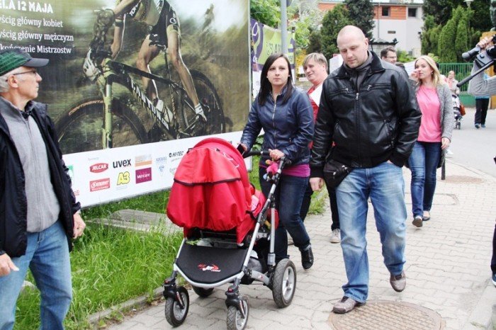 zablokowali-droge-w-walce-o-remont-swoich-ulic-foto-46657