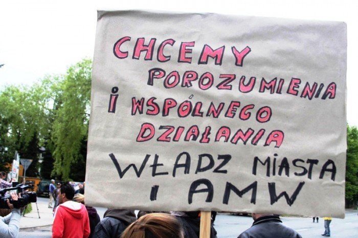zablokowali-droge-w-walce-o-remont-swoich-ulic-foto-46657