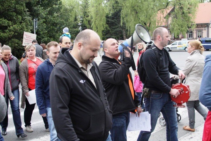 zablokowali-droge-w-walce-o-remont-swoich-ulic-foto-46657