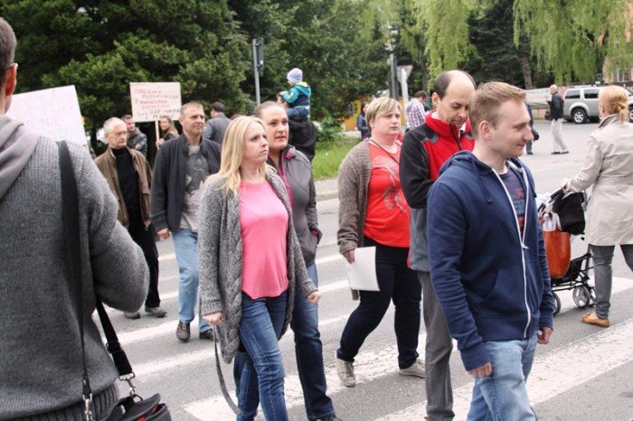 zablokowali-droge-w-walce-o-remont-swoich-ulic-foto-46657