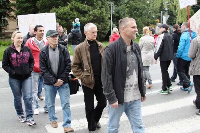 zablokowali-droge-w-walce-o-remont-swoich-ulic-foto-46657