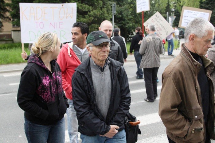 zablokowali-droge-w-walce-o-remont-swoich-ulic-foto-46657