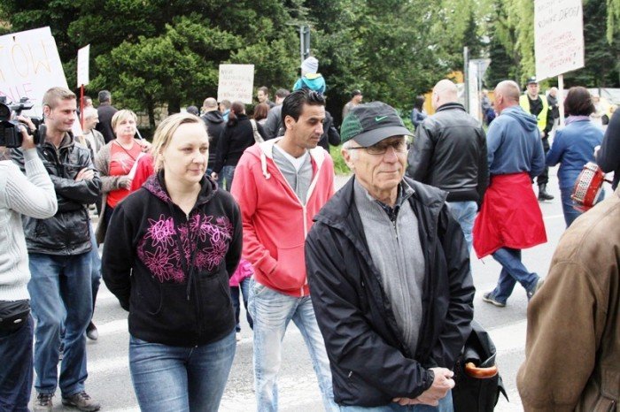 zablokowali-droge-w-walce-o-remont-swoich-ulic-foto-46657