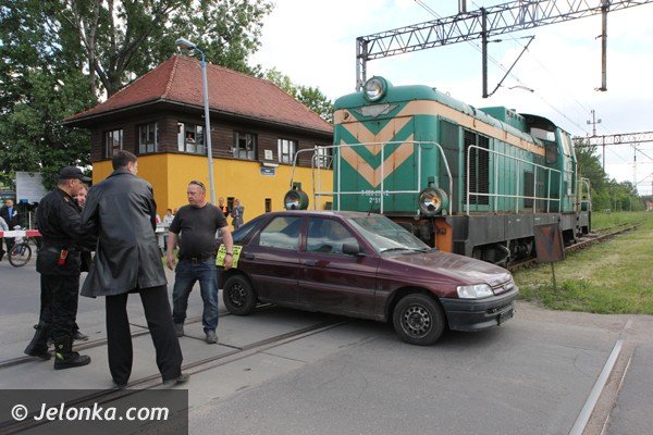 zderzenie-pociagu-z-autem-w-cieplicach-pokaz-ku-przestrodze-foto-46658