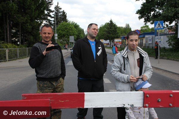 zderzenie-pociagu-z-autem-w-cieplicach-pokaz-ku-przestrodze-foto-46658