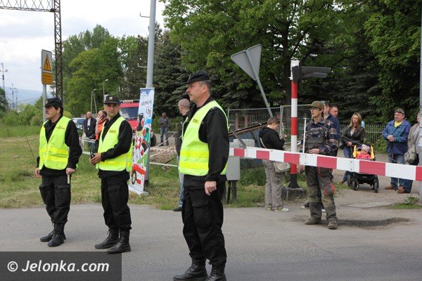 zderzenie-pociagu-z-autem-w-cieplicach-pokaz-ku-przestrodze-foto-46658