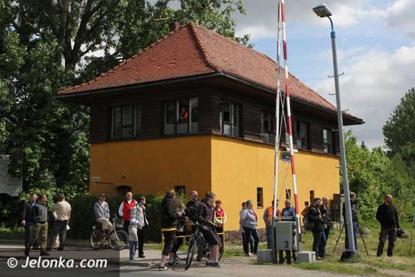zderzenie-pociagu-z-autem-w-cieplicach-pokaz-ku-przestrodze-foto-46658